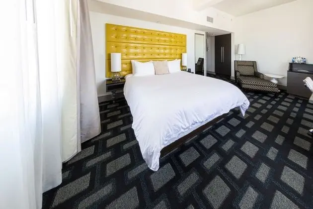 Bir En Büyük (King) Boy Yataklı (Maverick Room)