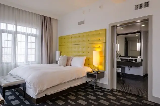 Bir En Büyük (King) Boy Yataklı (Maverick Room)
