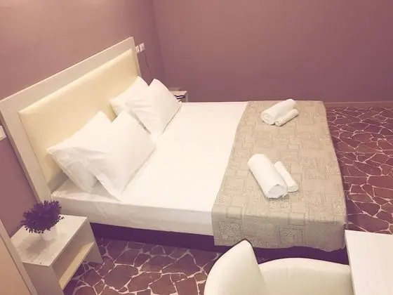 Üç Kişilik Oda
