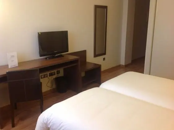 Büyük Yataklı Tek Kişilik Oda