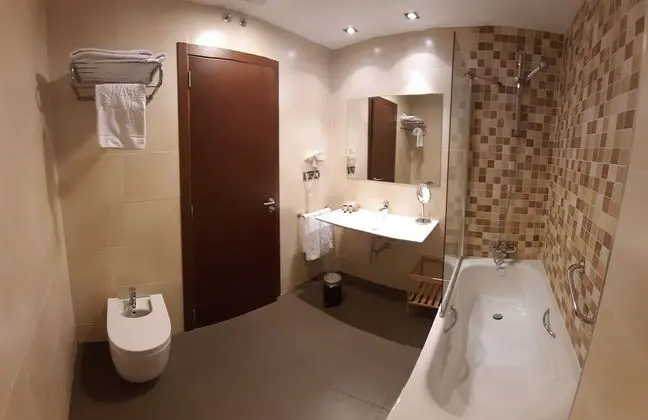 Büyük Yataklı Tek Kişilik Oda