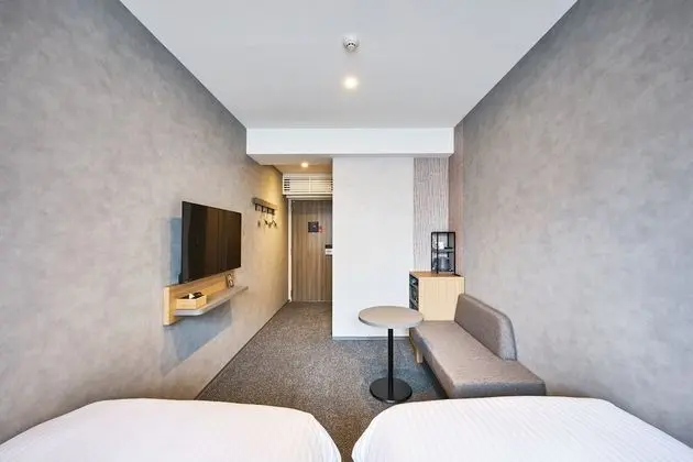 İki Ayrı Yataklı Oda, Sigara İçilmez