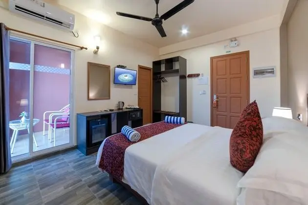 Basic Tek Büyük Yataklı Oda, 1 Yatak Odası, Balkon, Bahçe Manzaralı