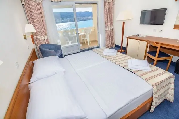Superior Tek Büyük veya İki Ayrı Yataklı Oda, Balkon, Deniz Manzaralı