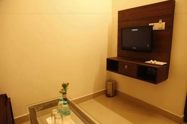 Basic Oda, 1 En Büyük (King) Boy Yatak, Sigara İçilebilir, Şehir Manzaralı