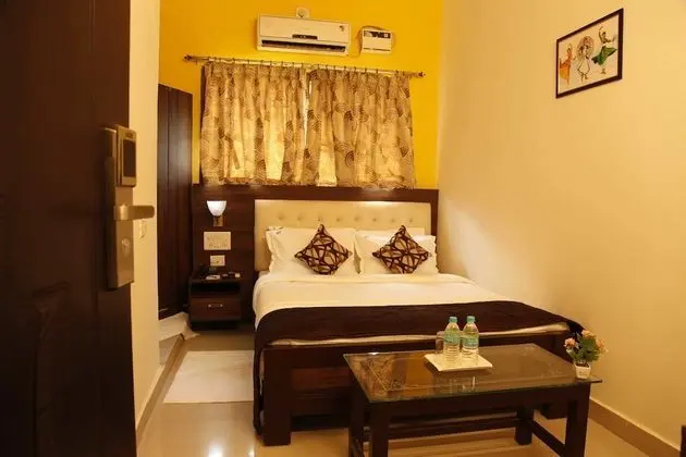 Basic Oda, 1 En Büyük (King) Boy Yatak, Sigara İçilebilir, Şehir Manzaralı