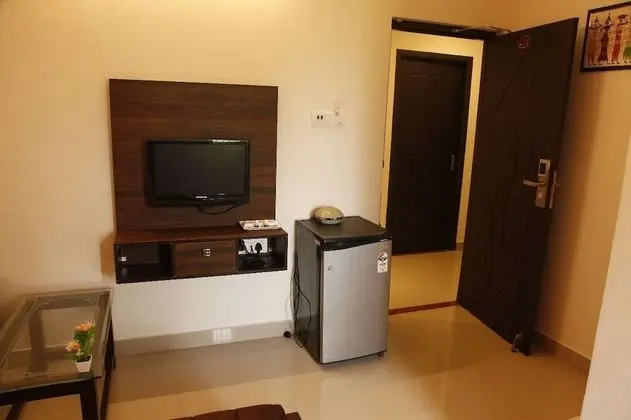 Basic Oda, 1 En Büyük (King) Boy Yatak, Sigara İçilebilir, Şehir Manzaralı