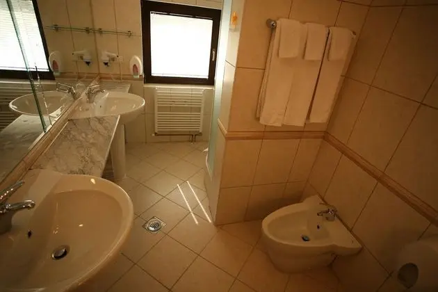 Classic Tek Büyük veya İki Ayrı Yataklı Oda