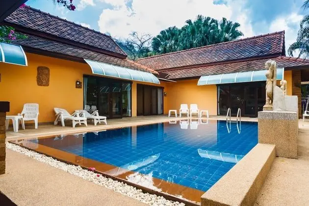 4 Bedrooms Pool Villa