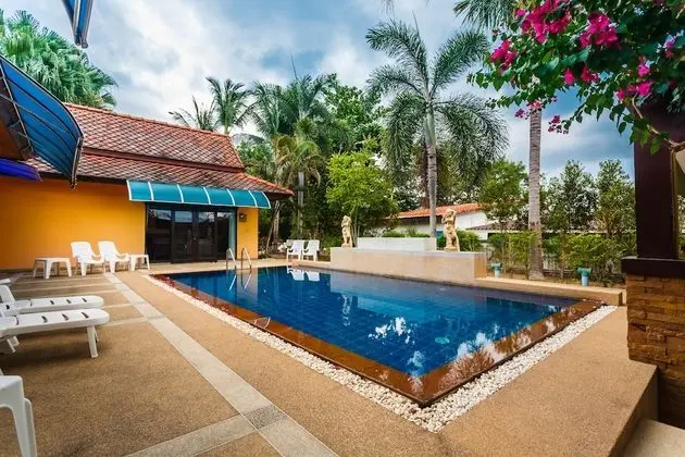 4 Bedrooms Pool Villa