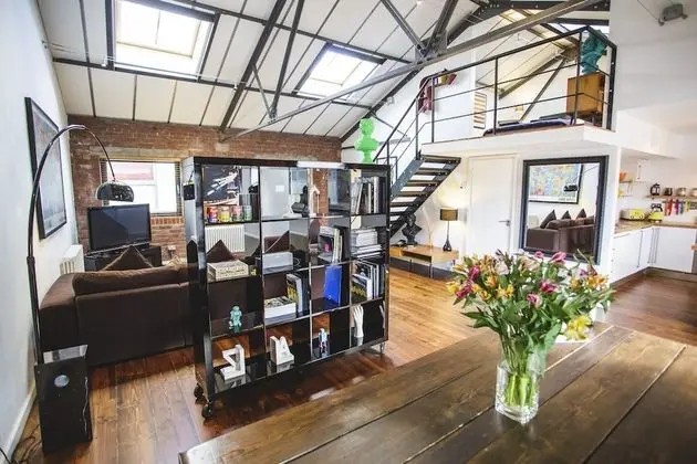 Deluxe Two Bedroom Loft Apartment (The Loft)