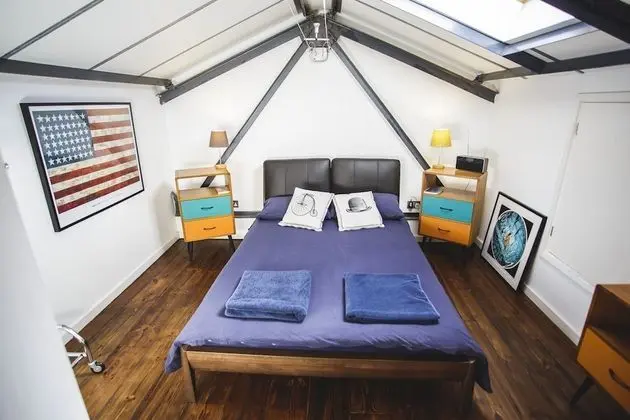 Deluxe Two Bedroom Loft Apartment (The Loft)