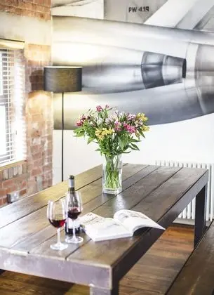 Deluxe Two Bedroom Loft Apartment (The Loft)