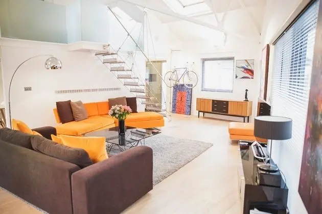 Super Deluxe Two Bedroom Loft Apartment (The While Loft)