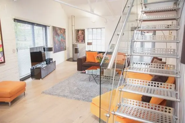 Super Deluxe Two Bedroom Loft Apartment (The While Loft)