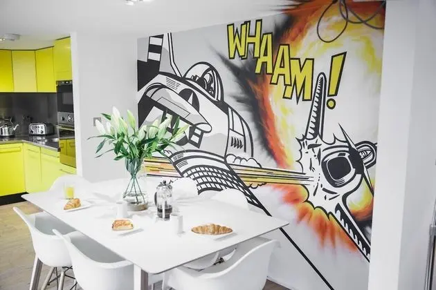 Super Deluxe Two Bedroom Loft Apartment (The While Loft)