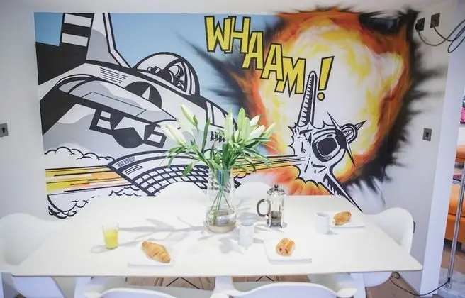 Super Deluxe Two Bedroom Loft Apartment (The While Loft)