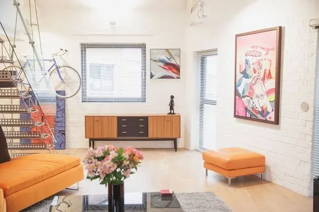 Super Deluxe Two Bedroom Loft Apartment (The While Loft)