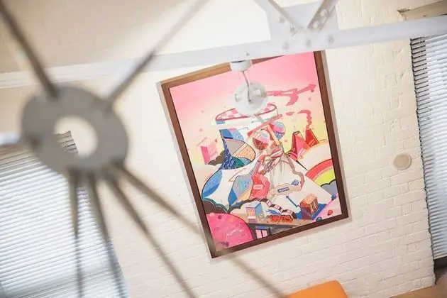 Super Deluxe Two Bedroom Loft Apartment (The While Loft)