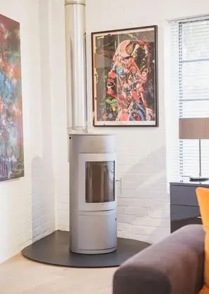 Super Deluxe Two Bedroom Loft Apartment (The While Loft)