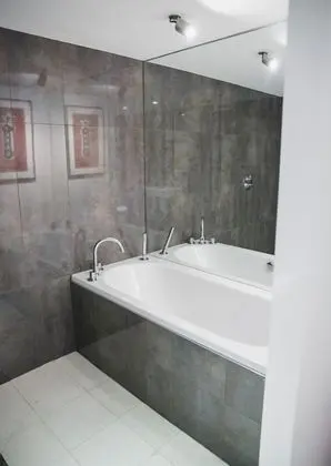 Super Deluxe Two Bedroom Loft Apartment (The While Loft)