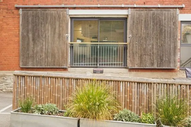 Super Deluxe Two Bedroom Loft Apartment (The While Loft)