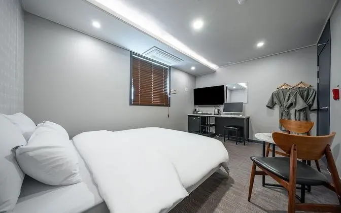 Oda (Deluxe room (Netflix viewing/ TV&PC c)