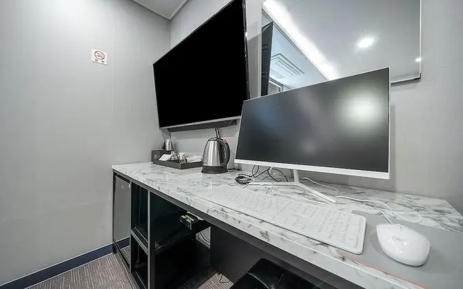 Oda (Deluxe room (Netflix viewing/ TV&PC c)