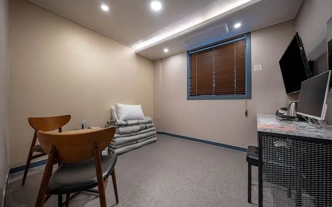 Oda (Ondol (TV&PC connection available))