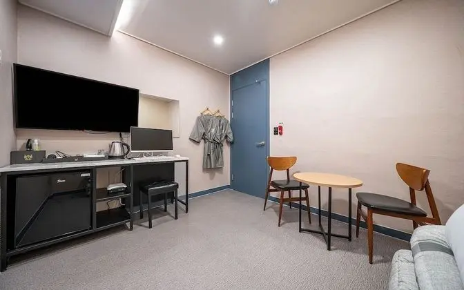 Oda (Ondol (TV&PC connection available))