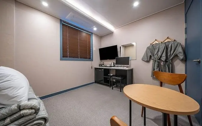 Oda (Ondol (TV&PC connection available))