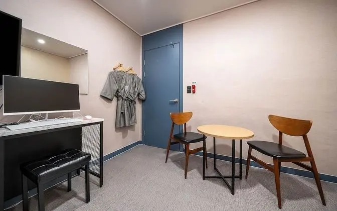 Oda (Ondol (TV&PC connection available))