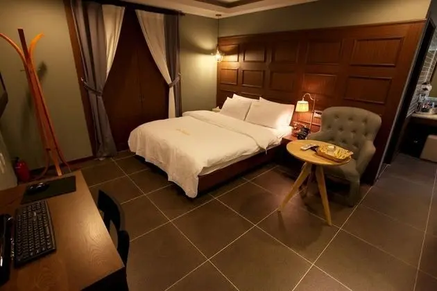 Oda (Emerald (1pc - GTX1660super Netflix+W)