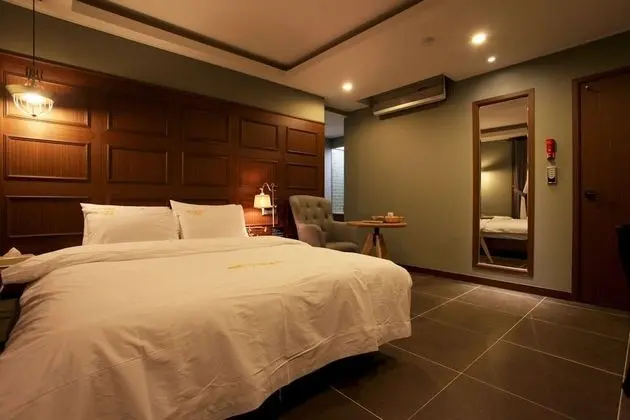 Oda (Emerald (1pc - GTX1660super Netflix+W)