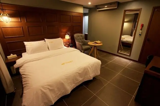 Oda (Emerald (1pc - GTX1660super Netflix+W)