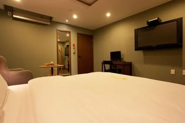 Oda (Emerald (1pc - GTX1660super Netflix+W)