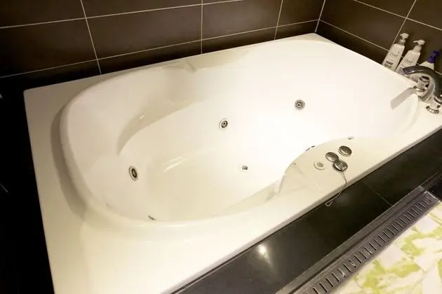 Oda (Emerald (1pc - GTX1660super Netflix+W)