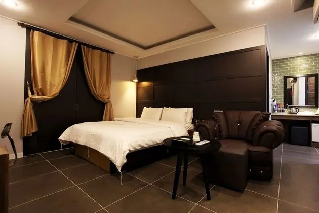 Oda (Emerald (1pc - GTX1660super Netflix+W)