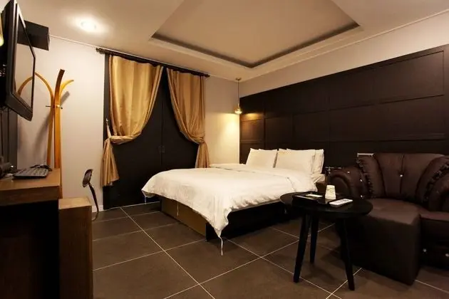 Oda (Emerald (1pc - GTX1660super Netflix+W)