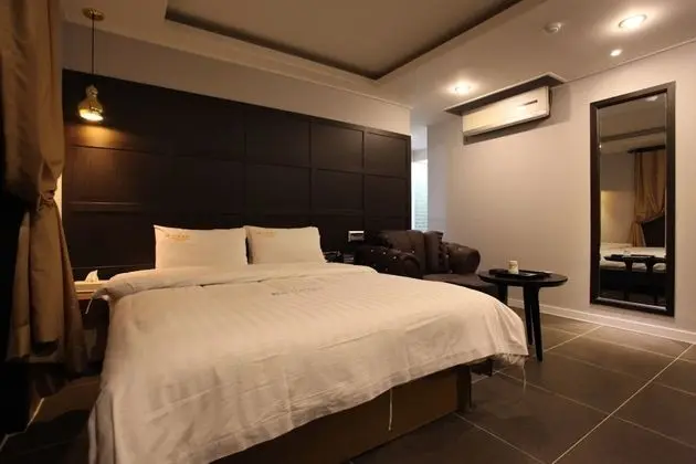 Oda (Emerald (1pc - GTX1660super Netflix+W)