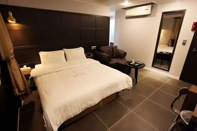 Oda (Emerald (1pc - GTX1660super Netflix+W)