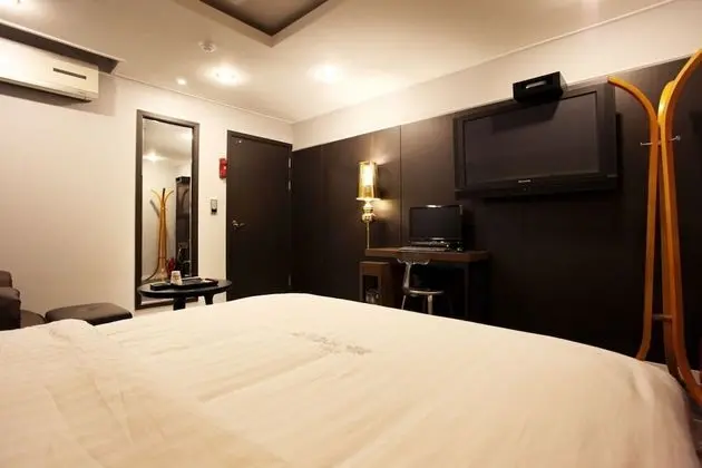 Oda (Emerald (1pc - GTX1660super Netflix+W)