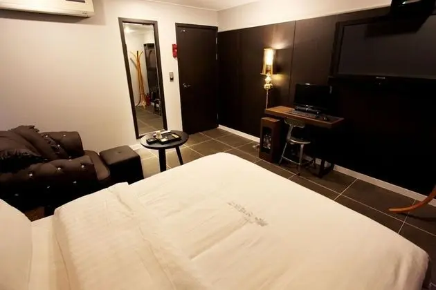 Oda (Emerald (1pc - GTX1660super Netflix+W)