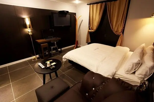 Oda (Emerald (1pc - GTX1660super Netflix+W)