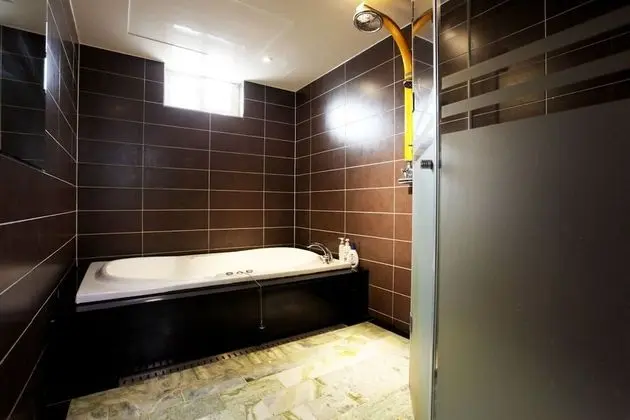 Oda (Emerald (1pc - GTX1660super Netflix+W)