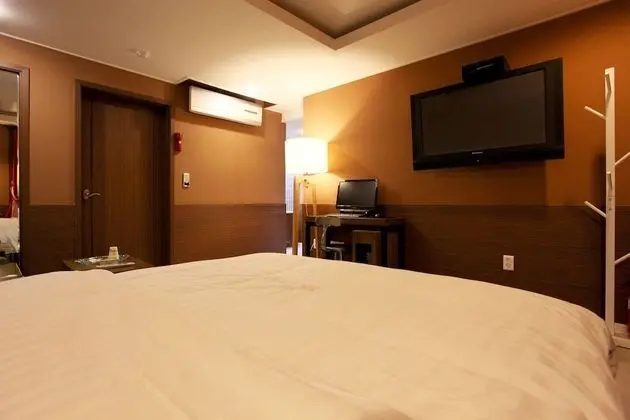 Oda (Emerald (1pc - GTX1660super Netflix+W)