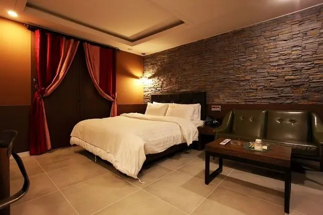 Oda (Emerald (1pc - GTX1660super Netflix+W)