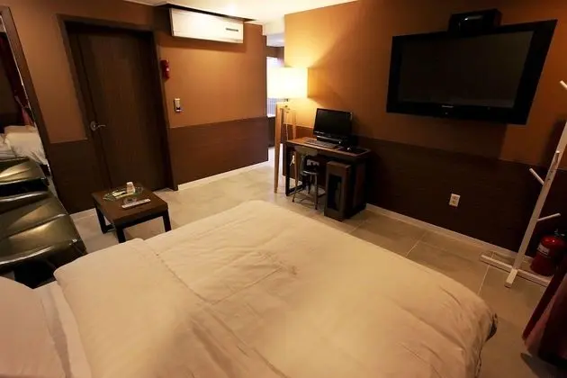 Oda (Emerald (1pc - GTX1660super Netflix+W)