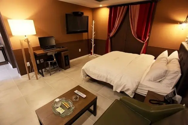 Oda (Emerald (1pc - GTX1660super Netflix+W)