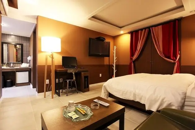 Oda (Emerald (1pc - GTX1660super Netflix+W)